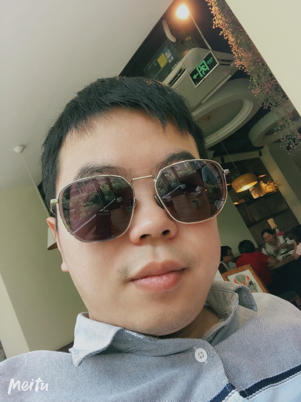 月台等路人的第一张照片--泉州相亲网